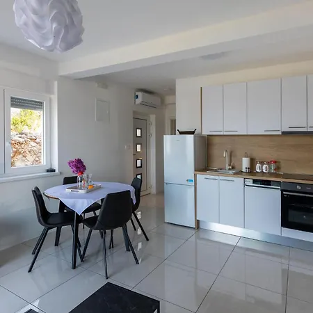 Apartament Cozy Apartment In Komarna With Wifi