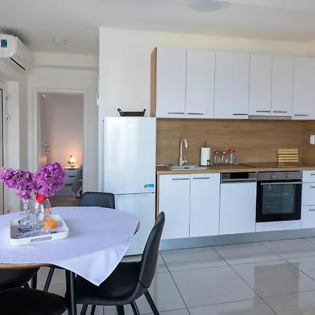 Apartment 1 Bedroom Lovely In Komarna