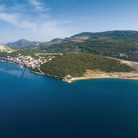 1 Bedroom Lovely In Apartment