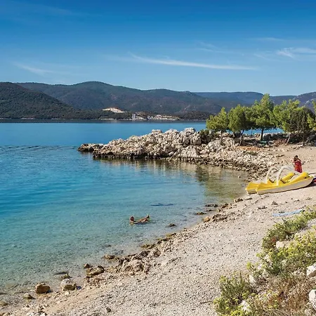 1 Bedroom Lovely In Apartment *