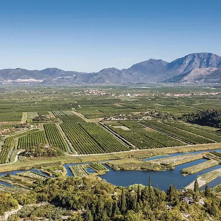 1 Bedroom Lovely In Apartment Komarna