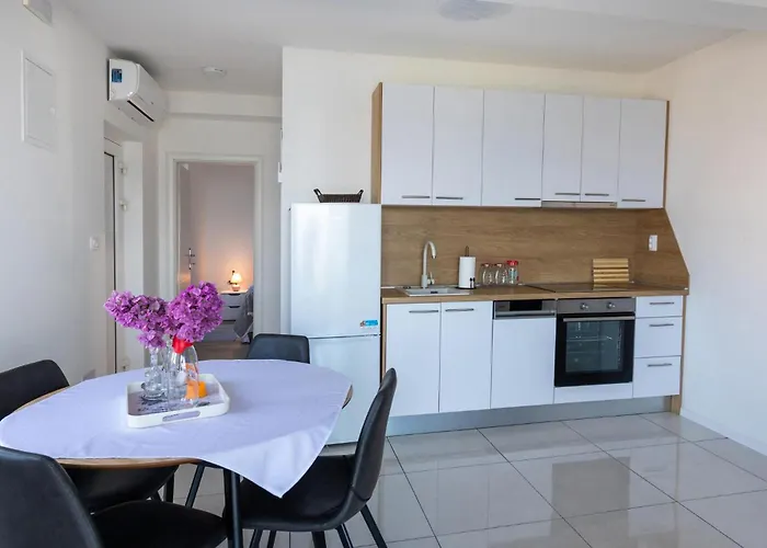 Διαμέρισμα 1 Bedroom Lovely In Komarna